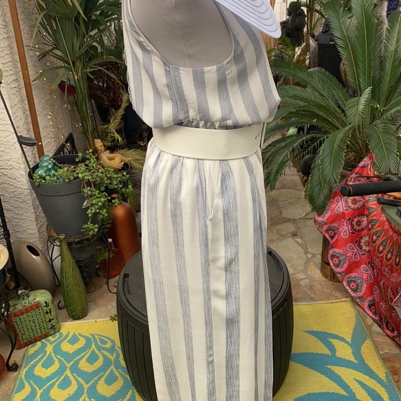 💙2PIECE BLUE N WHITE STRIPED OUTFIT💙 - Picture 1 of 4